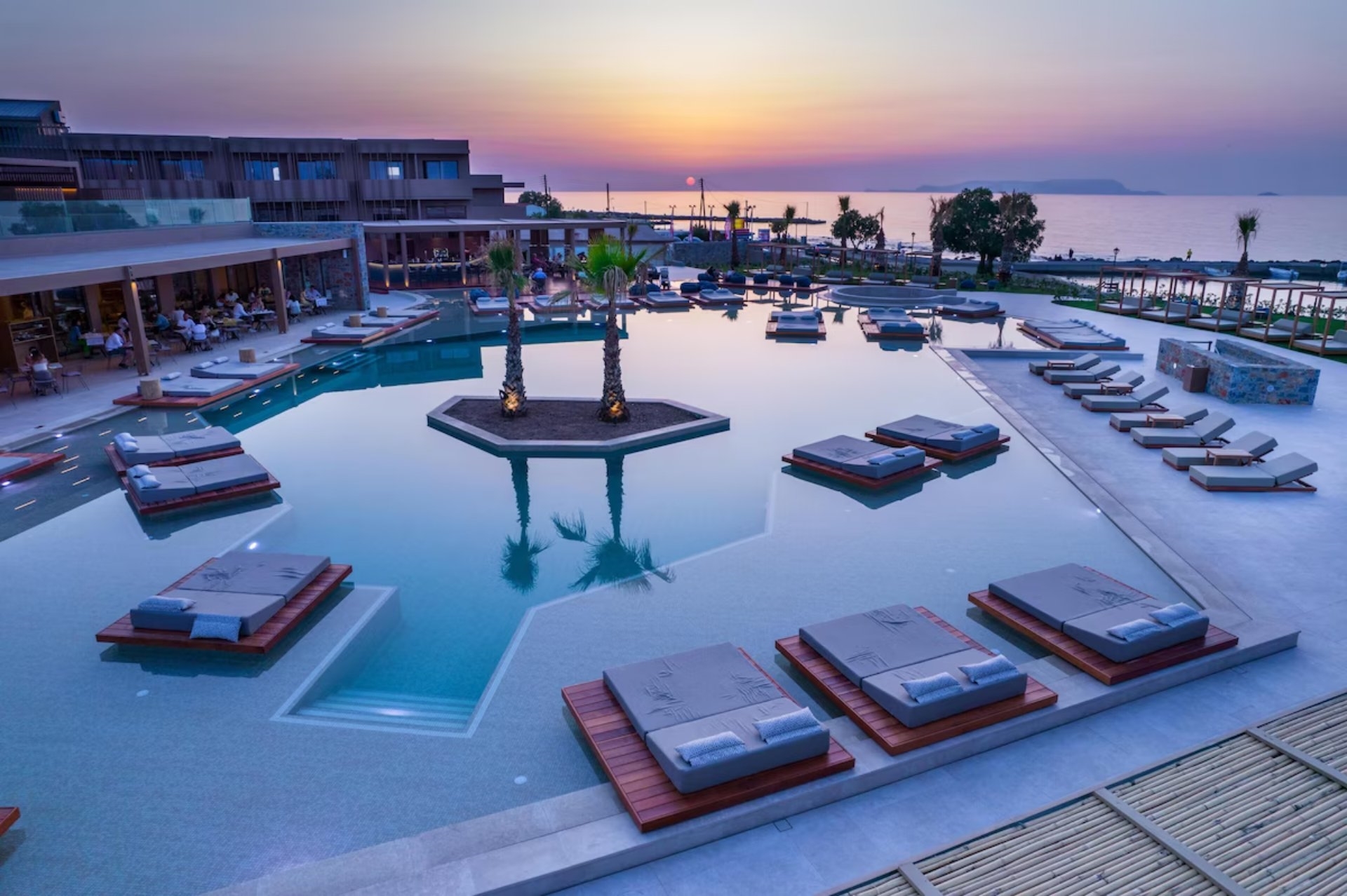 Senseana Seaside Hotel