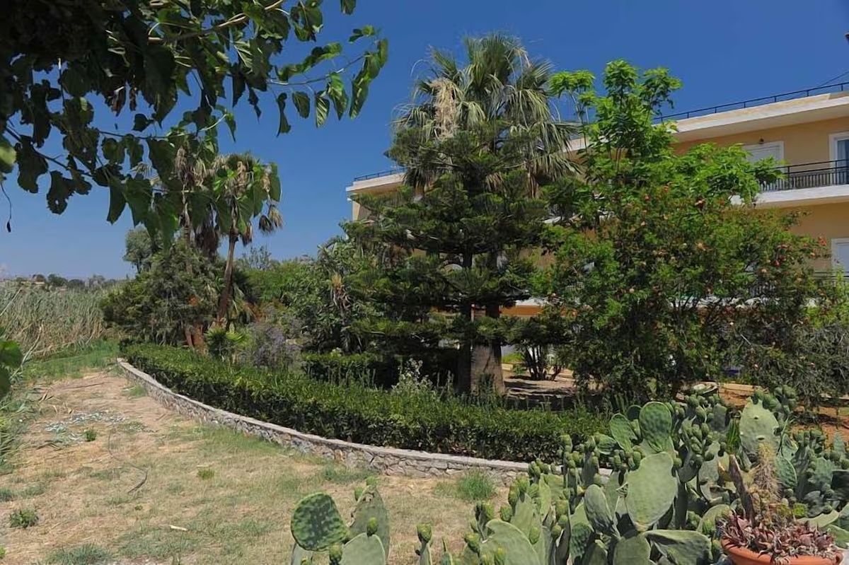 Vantaris Garden Hotel